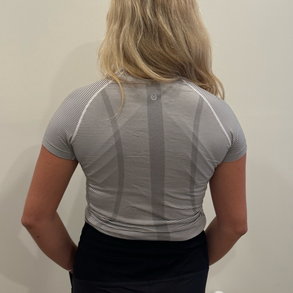 STRIPED LULULEMON WORKOUT TOP - Picture 6 of 6